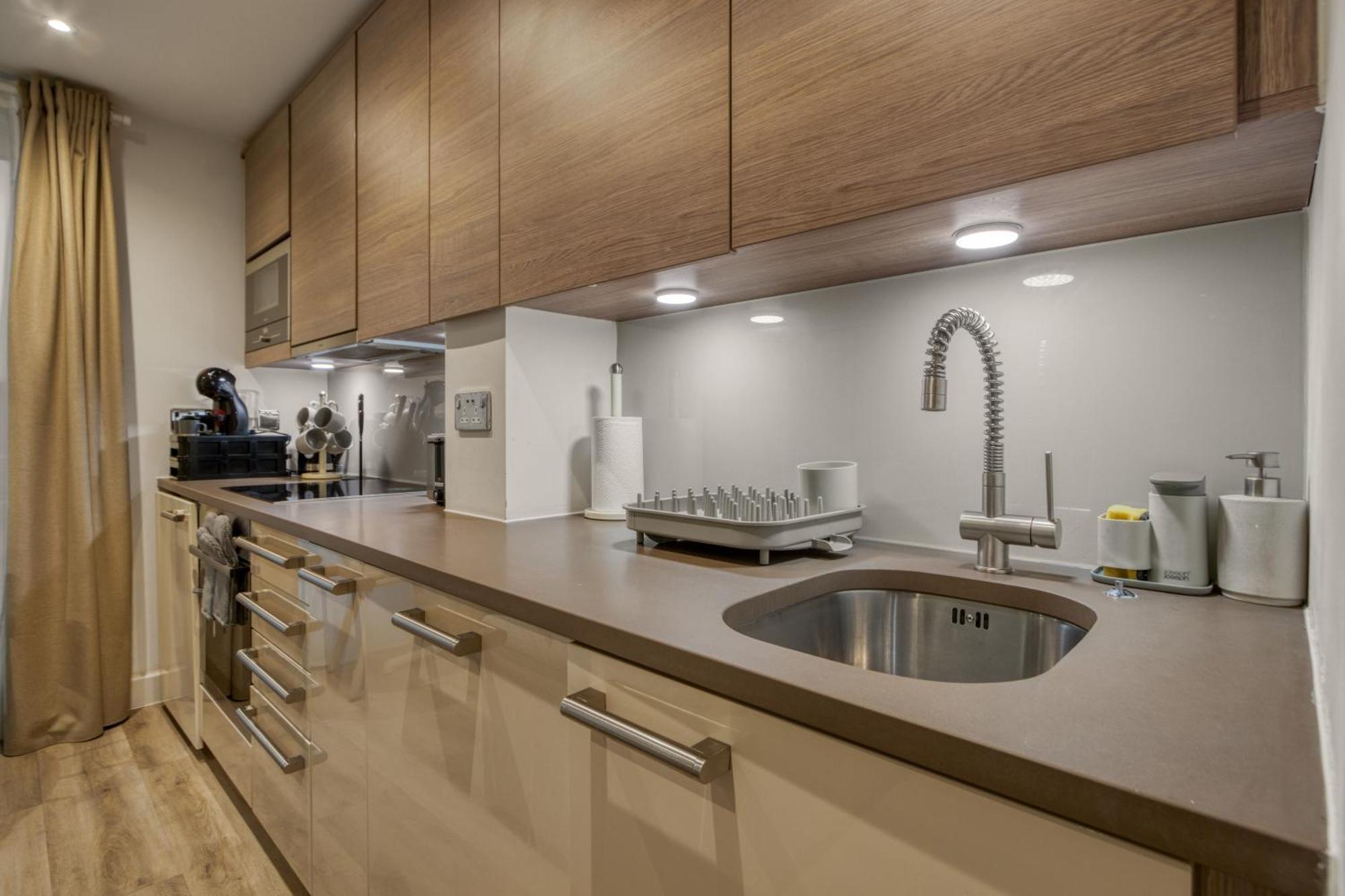 Stunning 1 Bed With Ac Next To Vauxhall Station Appartamento *