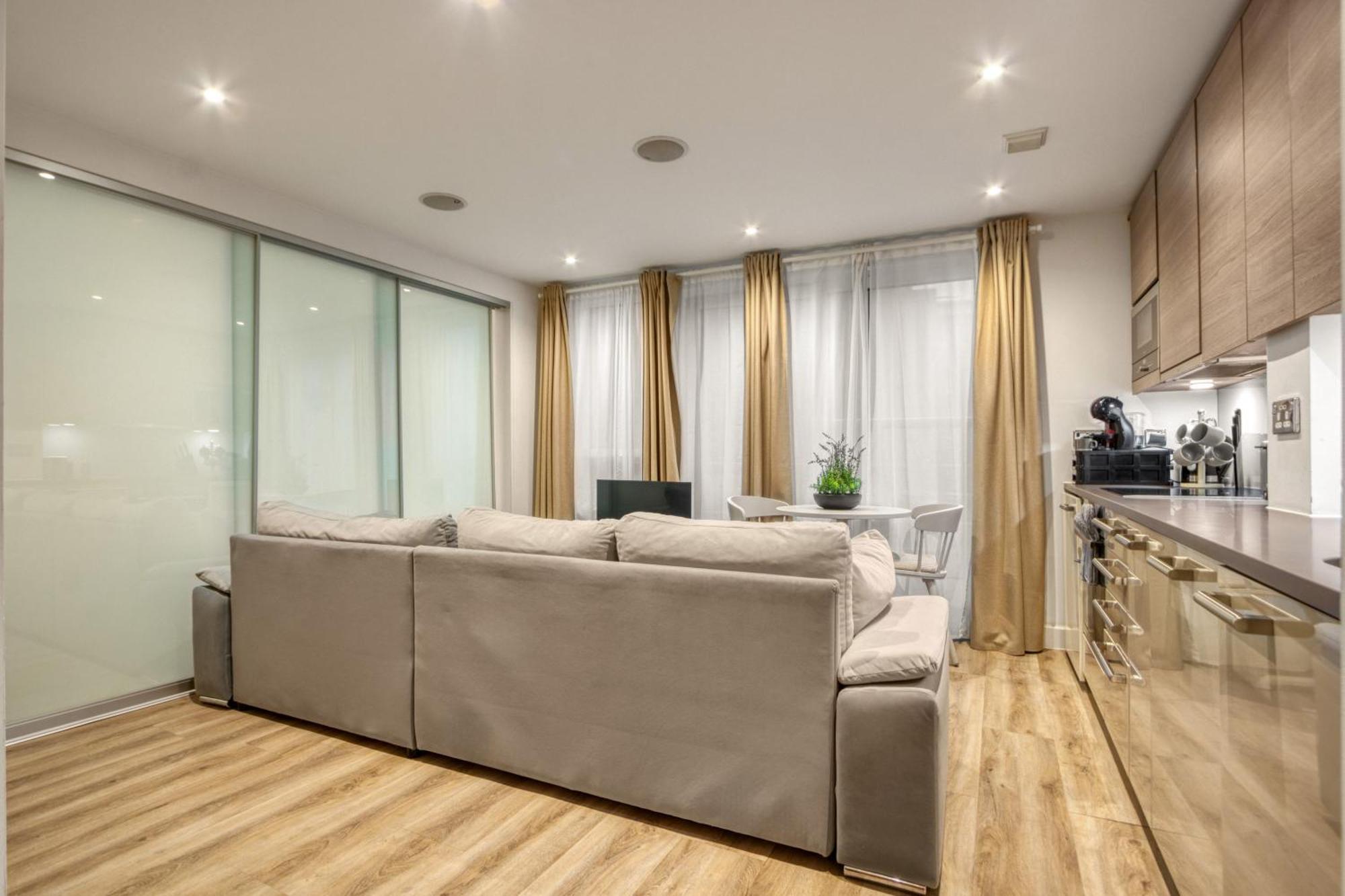 Appartamento Stunning 1 Bed With Ac Next To Vauxhall Station *