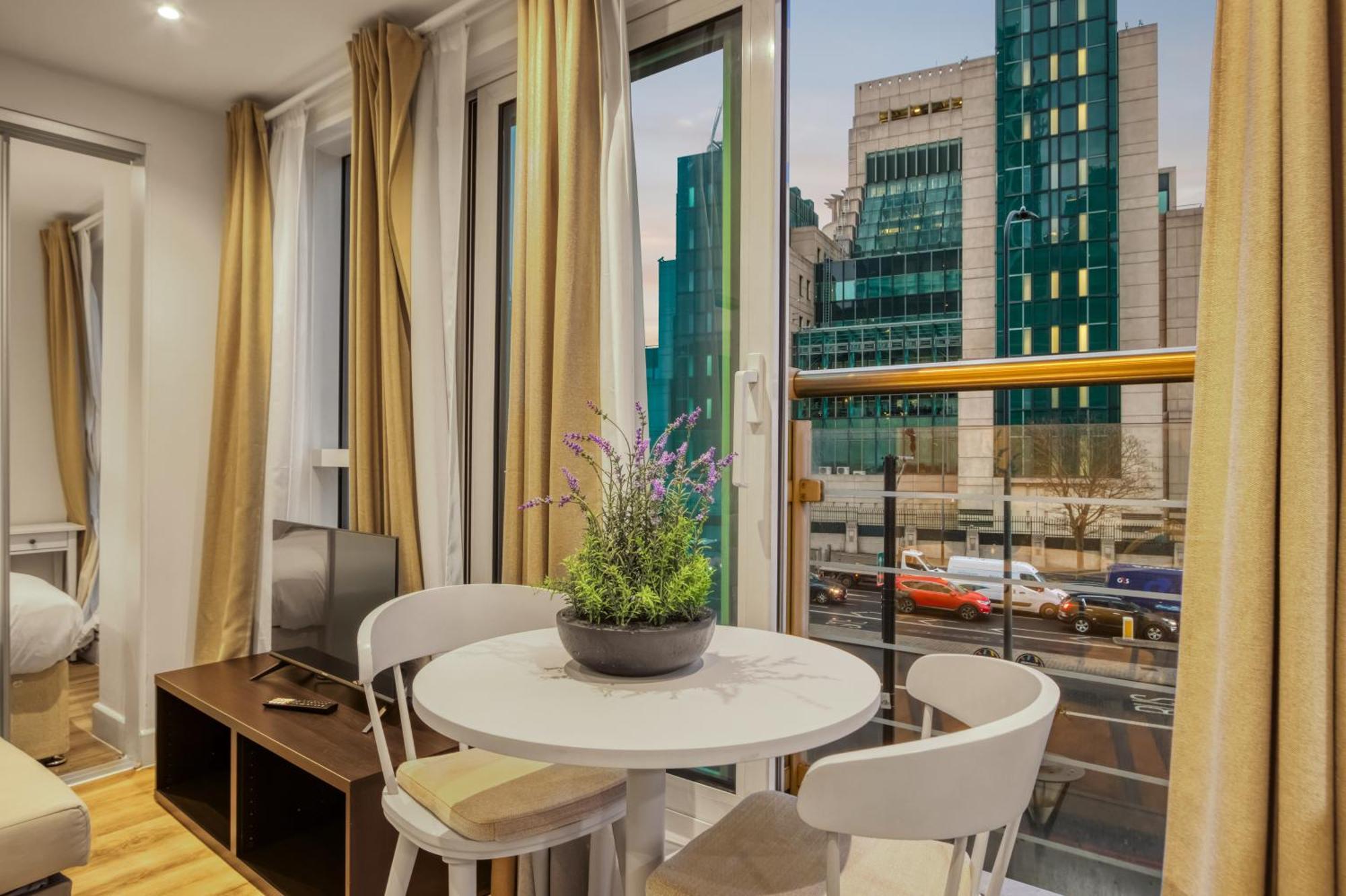 Stunning 1 Bed With Ac Next To Vauxhall Station * Londra