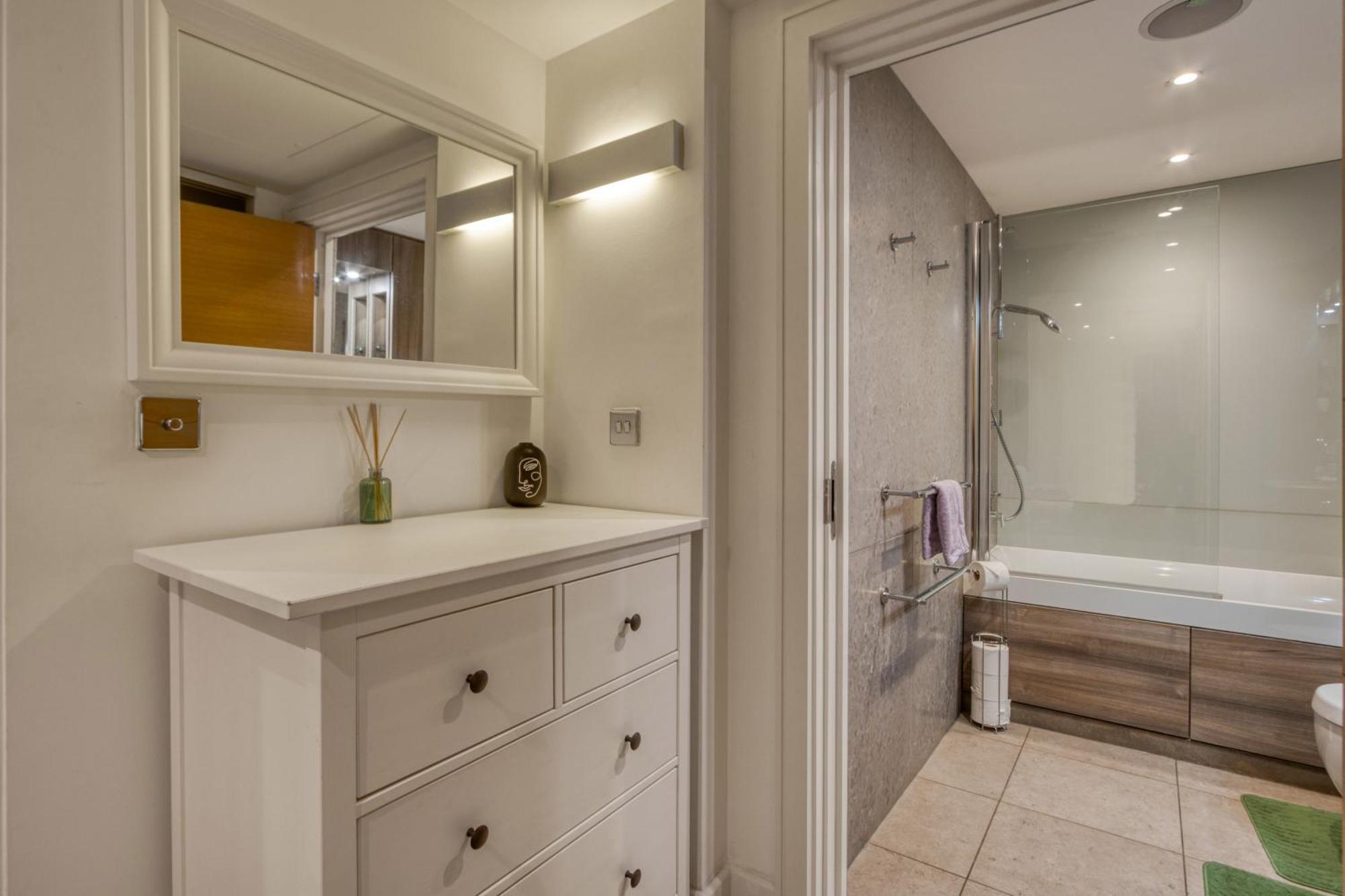 Stunning 1 Bed With Ac Next To Vauxhall Station
