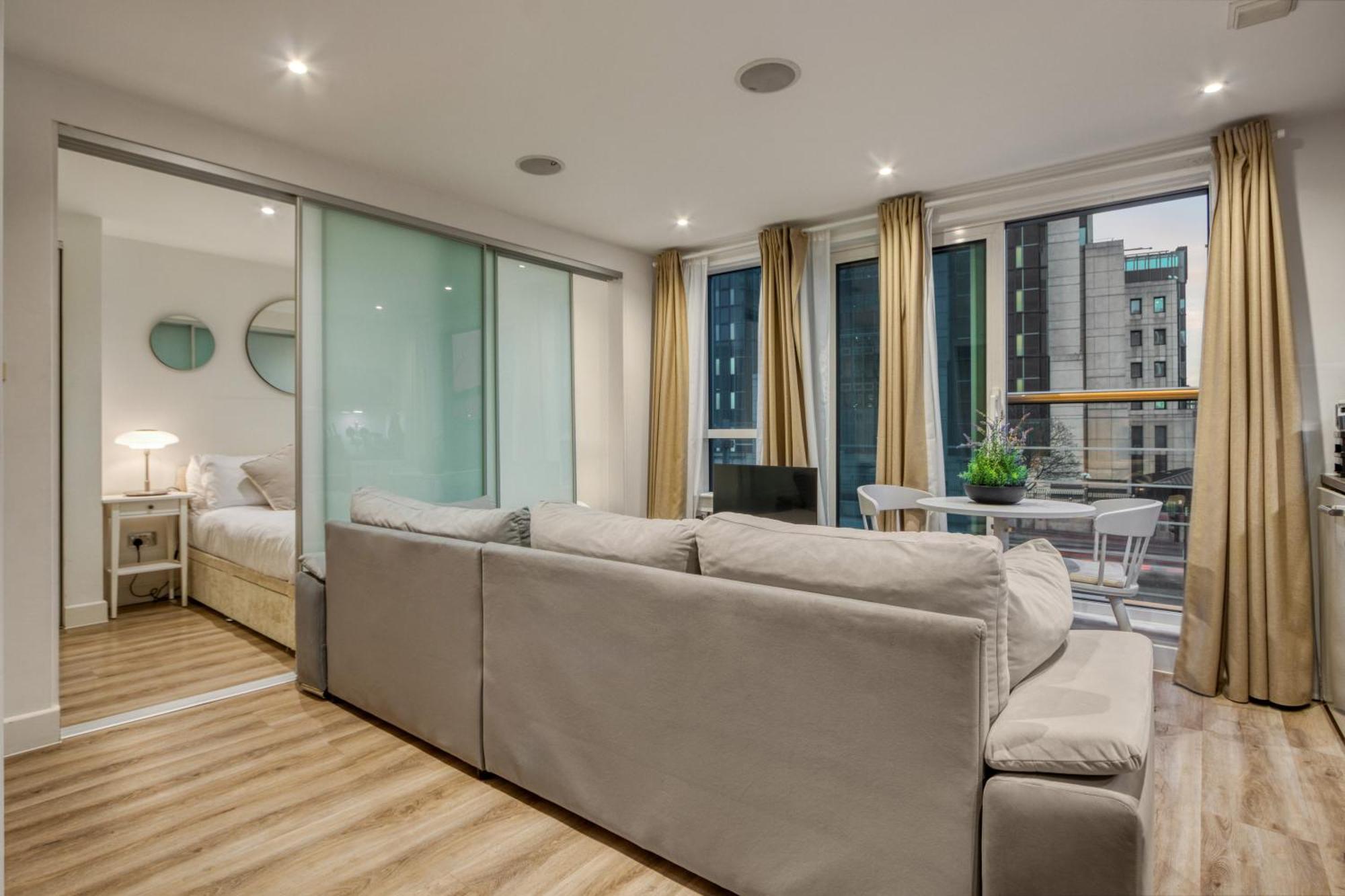 Stunning 1 Bed With Ac Next To Vauxhall Station Appartamento *